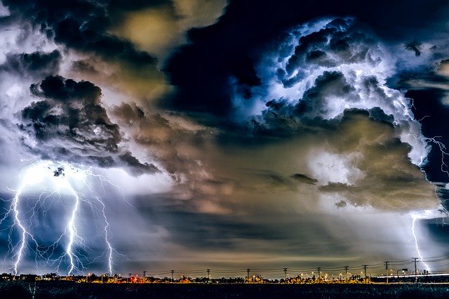 thunderstorm-1768742_640