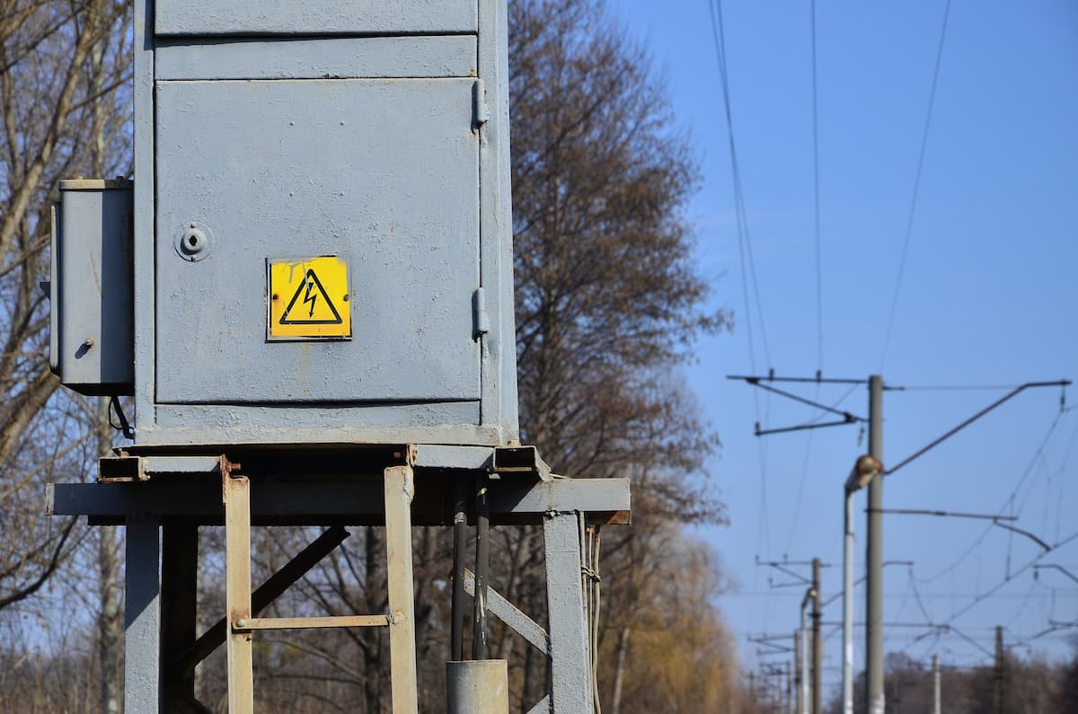 Raccolta e gestione dei fluidi isolanti nei trasformatori elettrici in olio: una guida tecnica